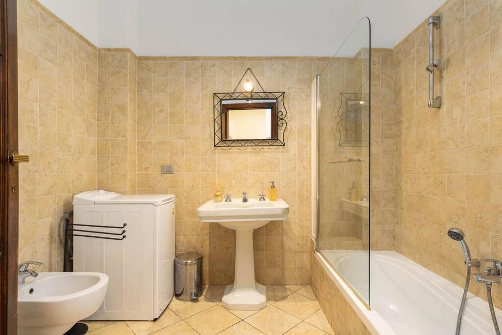 DuomoElegant Apartment In The Center Of Флоренция Экстерьер фото